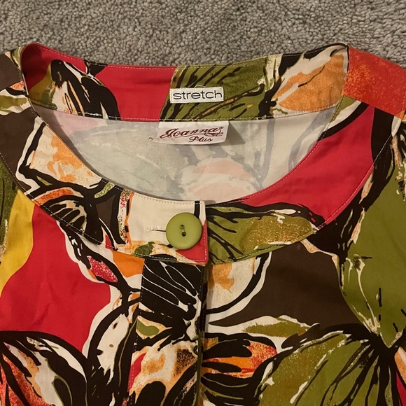 Floral Tropical Buttoned Light Blouse XXL - Picture 3 of 4